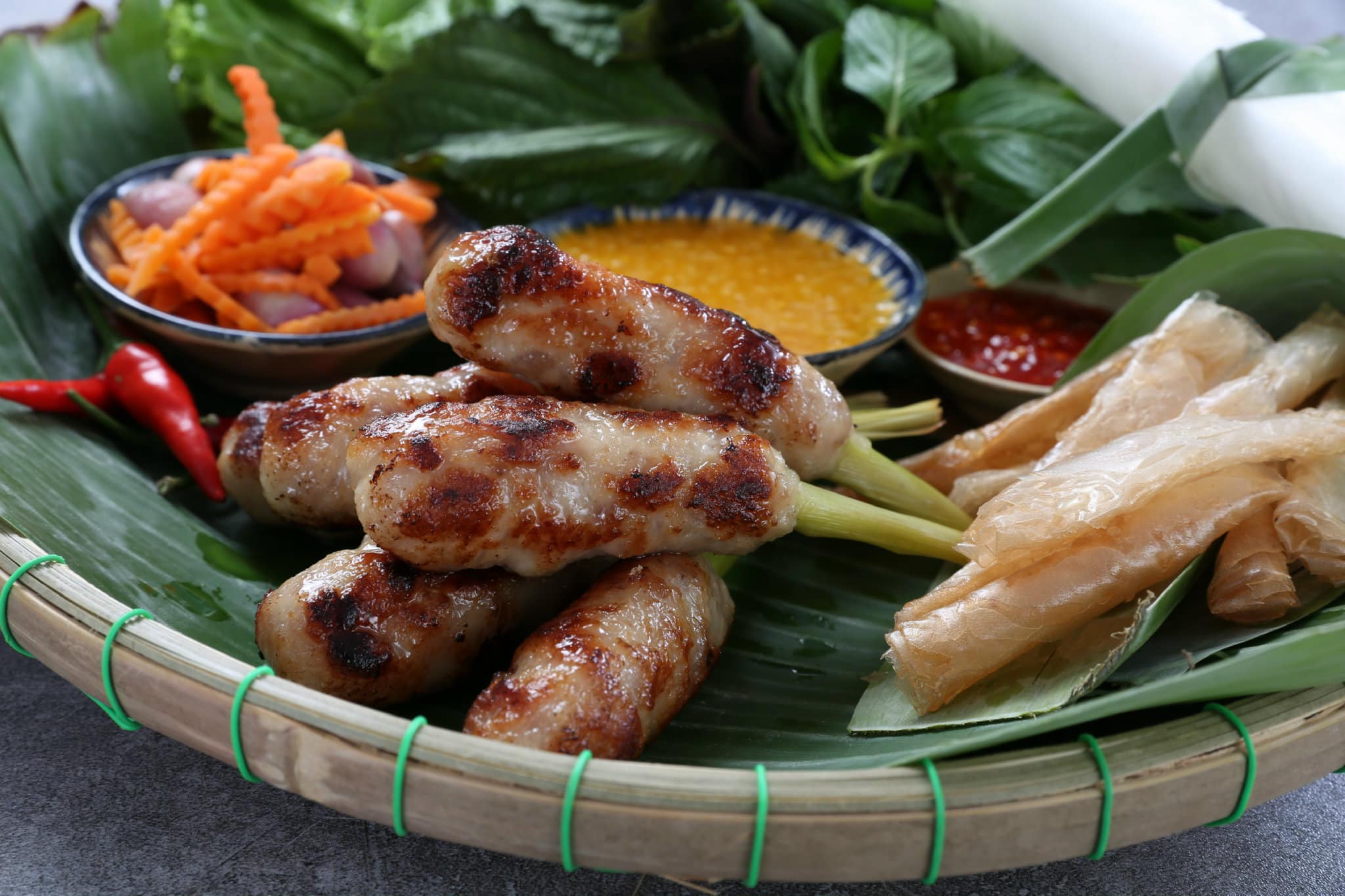 Vì sao nem nướng Nha Trang luôn là đặc sản ẩm thực  số 1 của thành phố biển?
